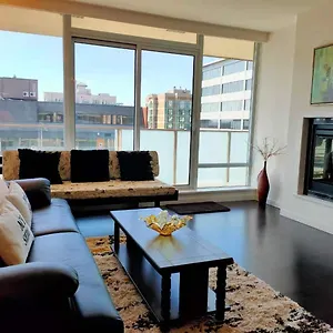 Waterfalls - In Falls Downtown With Pool Apartment